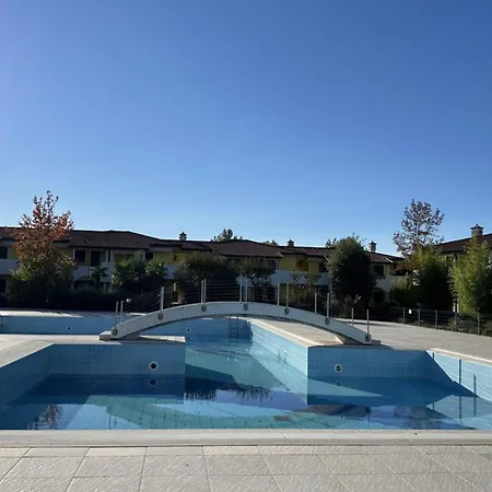 Apartment Relaxing Getaway With Pool And Garden In Bibione *