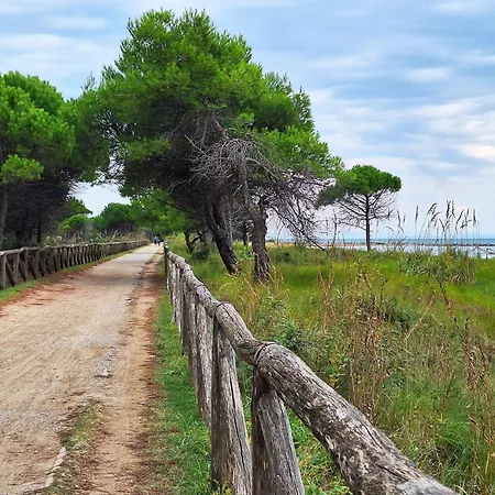 Apartment Relaxing Getaway With Pool And Garden In Bibione