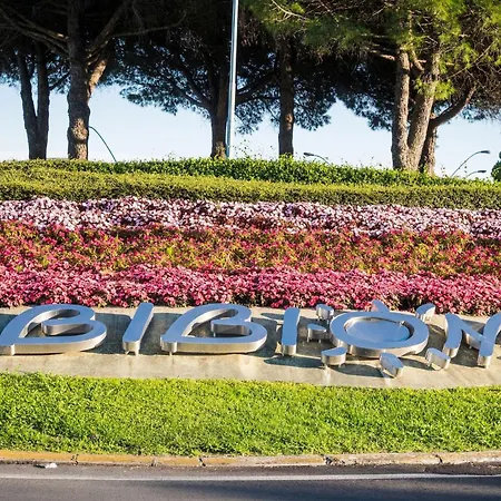 Apartment Relaxing Getaway With Pool And Garden In Bibione *